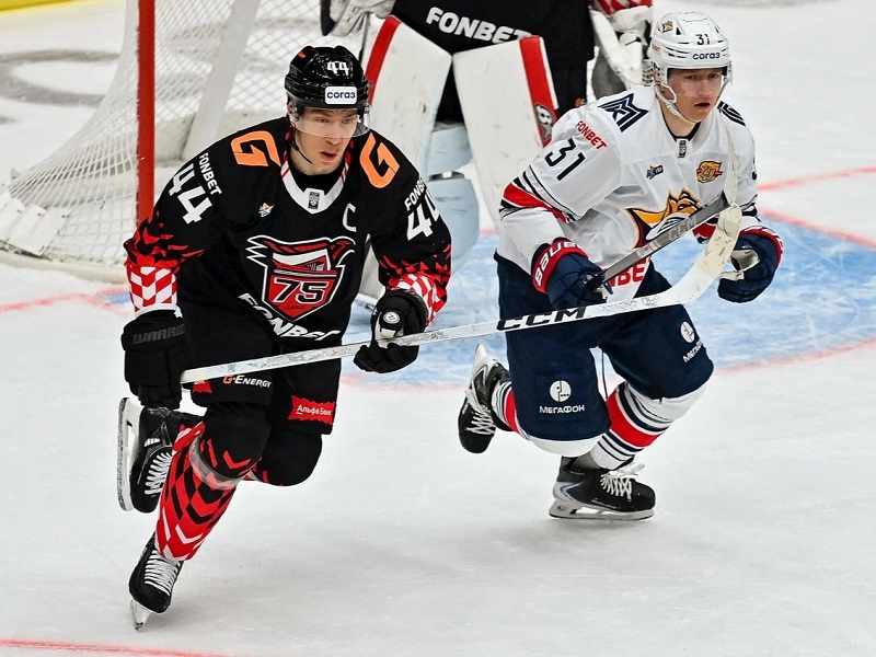 Дамир Шарипзянов стал 25-м игроком в истории «Авангарда», сыгравшим 400 матчей