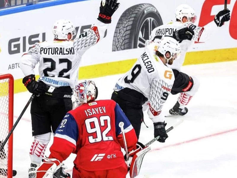 Две массовые драки и почти 150 минут штрафа! «Авангард» обыграл «Локомотив» в историческом матче