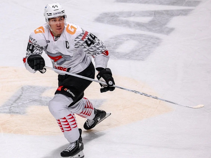 Дамир Шарипзянов вошёл в топ-10 лучших снайперов-защитников в истории КХЛ