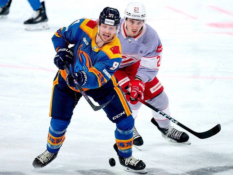 «Авангард» разобрался с Уфой, «Шанхай» теряет последние шансы на плей-офф. Итоги дня в КХЛ