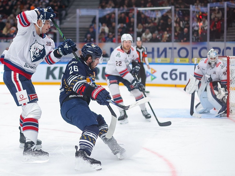 «Металлург» по буллитам одолел «Нефтехимик», «Спартак» обыграл в гостях «Шанхайских Драконов»