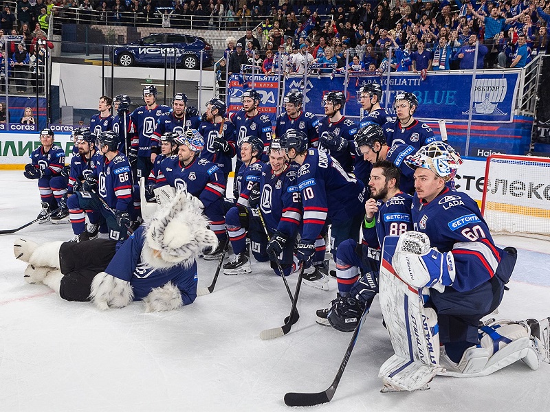 «Лада» закрыла чемпионат победой, Шарипзянов побил рекорд КХЛ. Итоги дня в КХЛ