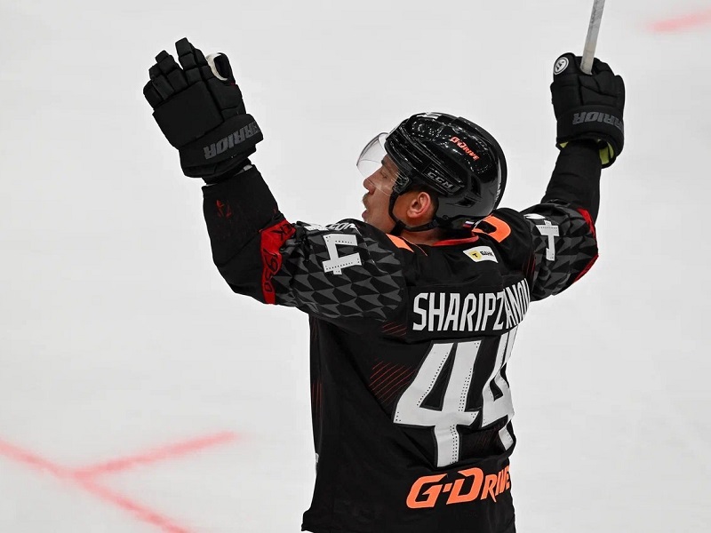 Дамир Шарипзянов стал вторым защитником в истории «Авангарда», забившим 25 шайб за один сезон