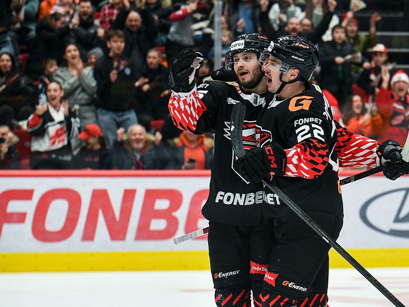 Топ-10 событий КХЛ: рекордный матч Квартальнова, 5 побед «Авангарда», продление Разина