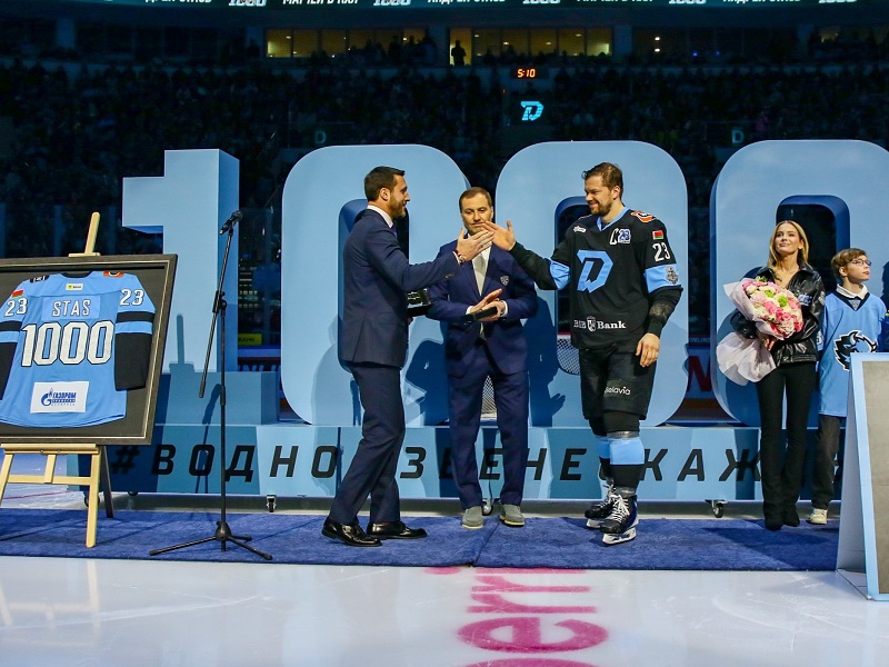 «Металлург» и «Ак Барс» повели 2-0 в своих сериях, Стась сыграл 1000-й матч