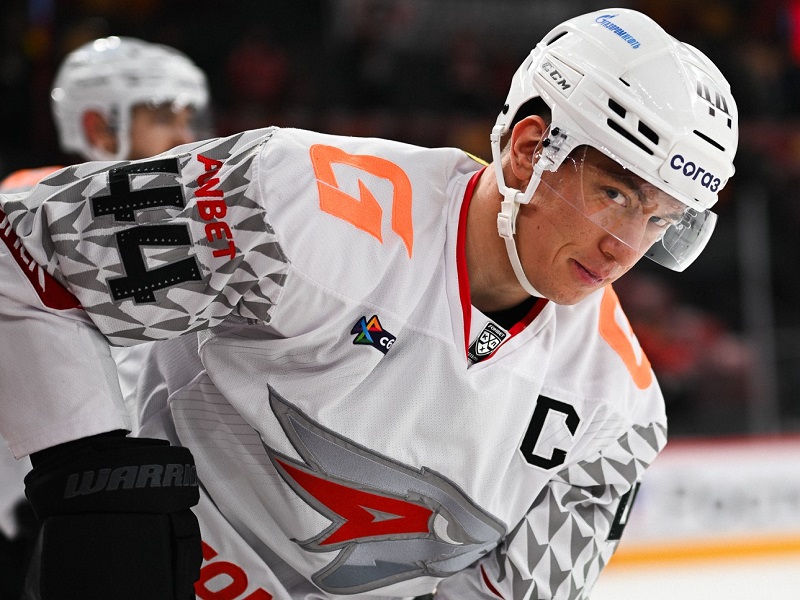 1000 матчей Плотникова, бомбардирский рекорд Шарипзянова. Рекорды недели