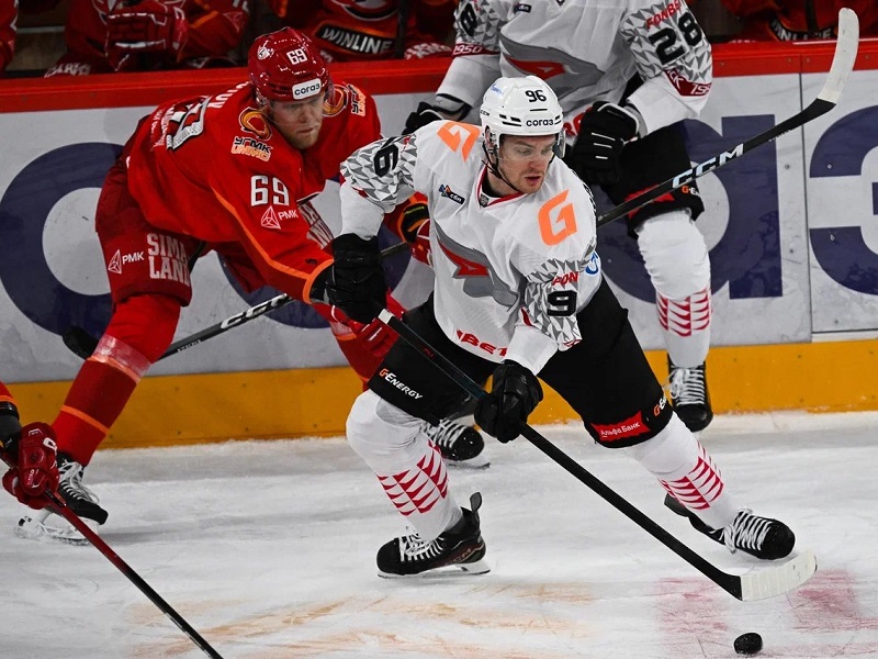 «Автомобилист» оказался сильнее в сезонной серии