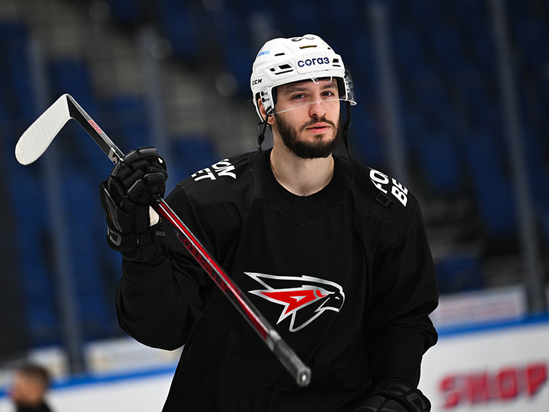 «Авангард» отправился на выезд