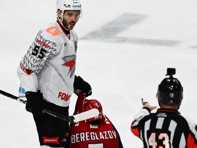 Второй период матча «Локомотив» — «Авангард» длился более часа из-за массовой стычки