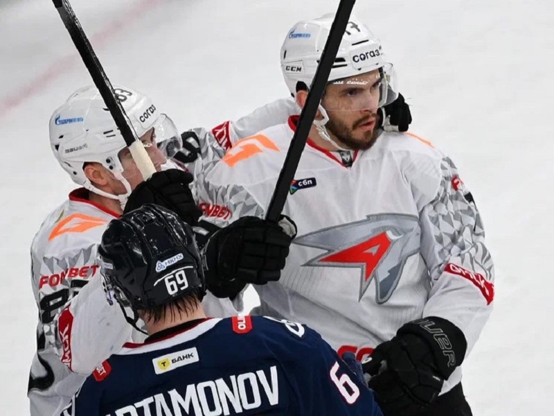 Нападающий омского «Авангарда» Константин Окулов забил 150-ю шайбу в регулярных чемпионатах КХЛ