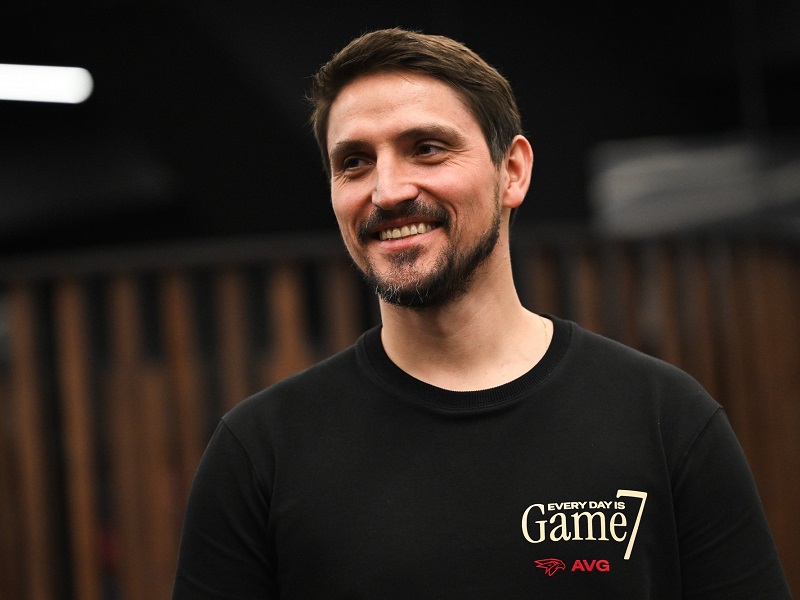 «Были травмы, но все игроки «Авангарда» готовятся к полуфиналу». Интервью с Сопиным