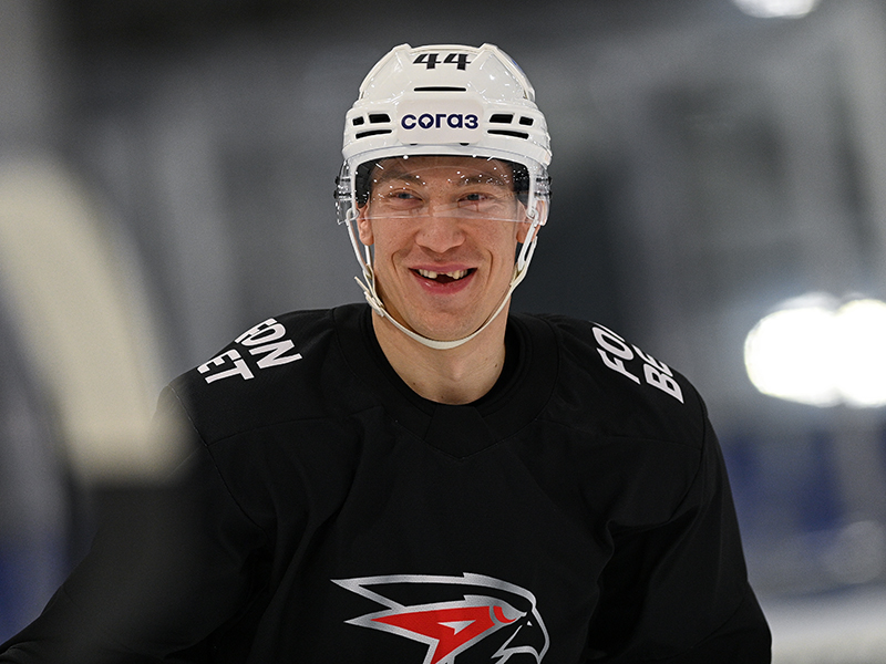 «Авангард» отправился на выезд