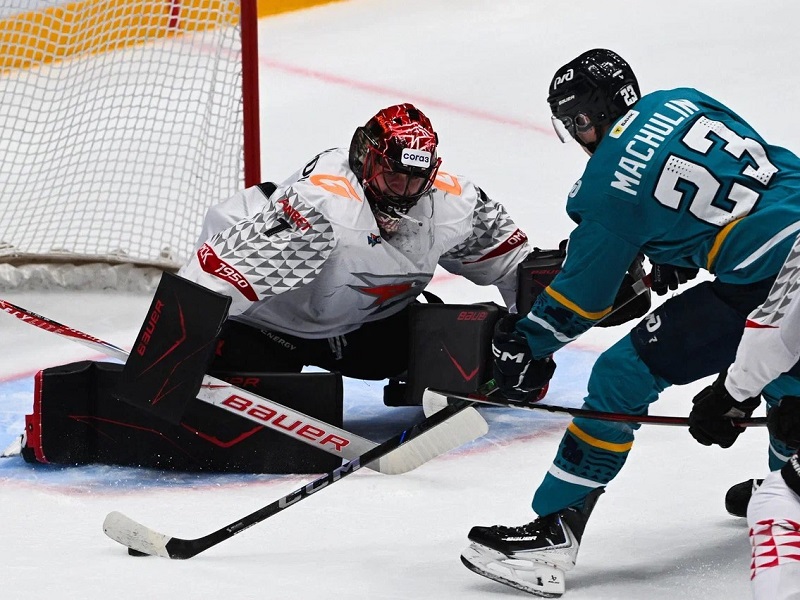 Андрей Мишуров вышел на седьмое место по количеству матчей среди вратарей «Авангарда» в КХЛ