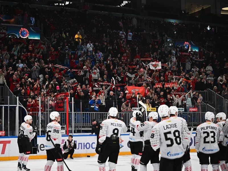 «Авангард» за 12 секунд перевернул матч, СКА прервал кошмарную серию, сразу два курьёзных гола за четыре встречи. Итоги дня в КХЛ