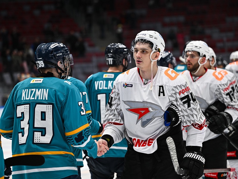 Шестая подряд победа «Автомобилиста», сенсационное поражение «Авангарда». Итоги дня в КХЛ