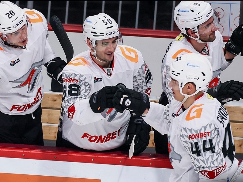 Дамир Шарипзянов стал первым защитником в истории КХЛ, сделавшим два хет-трика в лиге