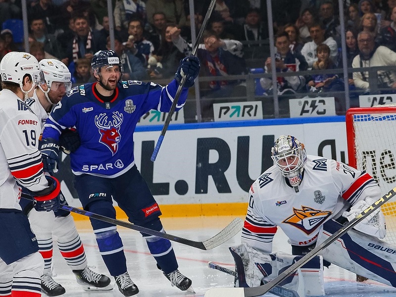 Минск убрали за четыре матча, «Металлург» подарил «Торпедо» суперкамбэк, а Разин разнес своих за ошибку. Что произошло в Кубке Гагарина 15 апреля