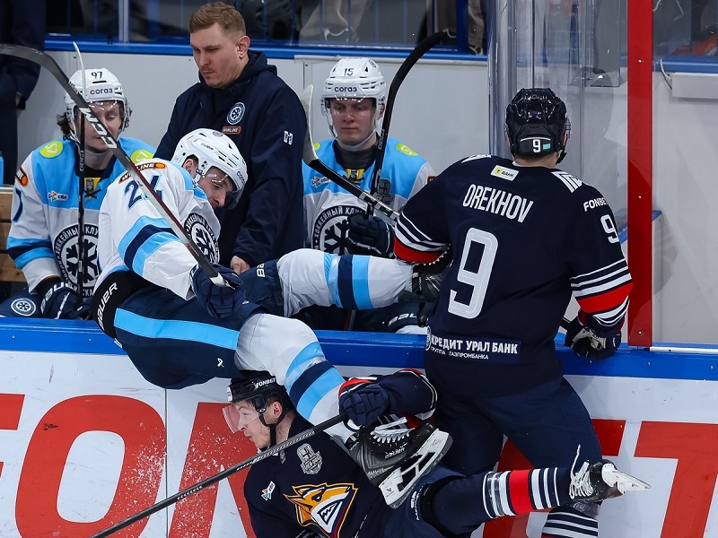 Чудо «Спартака», «Магнитка» развлекается, неожиданный герой из Якутска. Что нового в плей-офф КХЛ