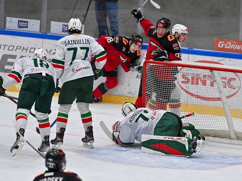 «Омские Ястребы» вырвали победу у «Ирбиса» в серии бросков