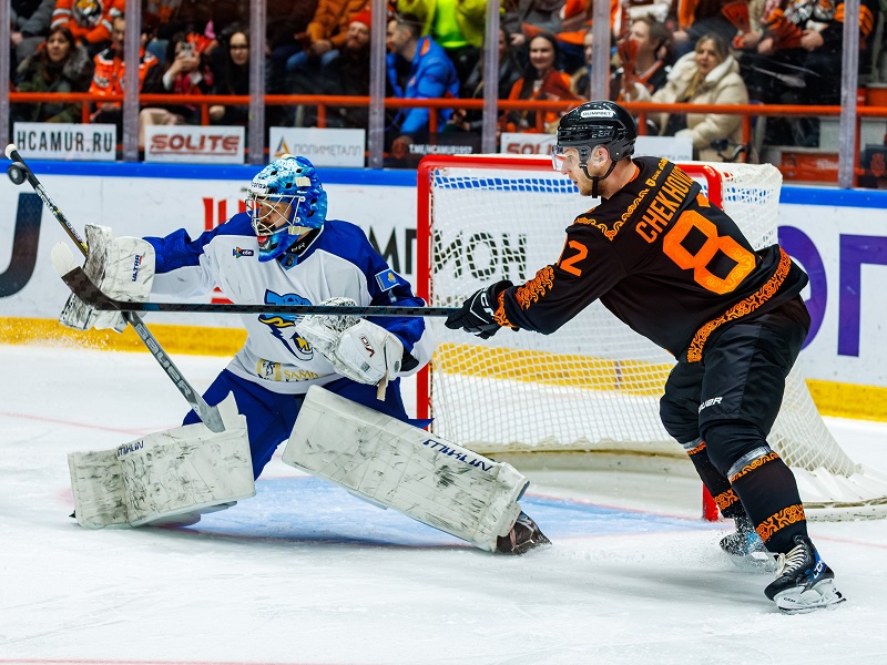 Ещё два клуба вышли в плей-офф, а «Амур» сенсационно провалился. Итоги дня в КХЛ