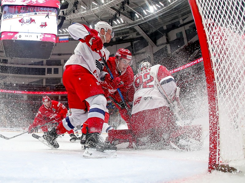 Овертаймы в Новосибирске и Москве, «сухари» Бердина и Исаева, победа минского «Динамо» в серии