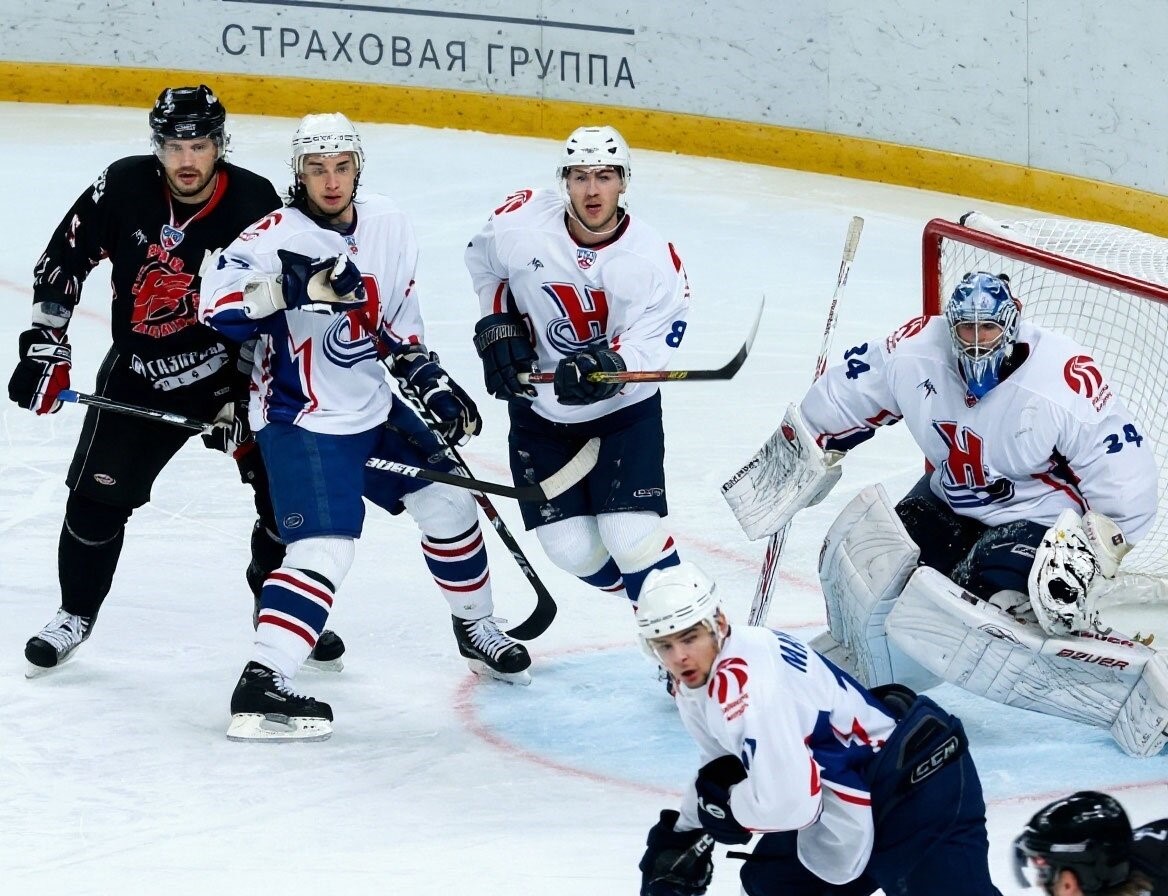 Четыре стадиона, 20 шайб в одном матче, 32-й турнир «Авангарда» и 18-й «Сибири»