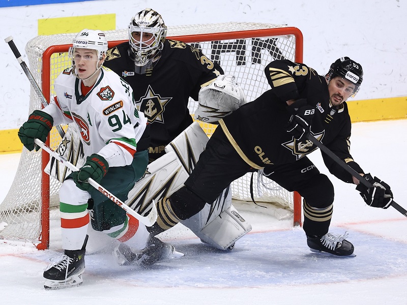 «Ак Барс» разобрался с «Адмиралом», «Локомотив» выиграл за 24 секунды до сирены, «Нефтехимик» огорчил «Динамо» М