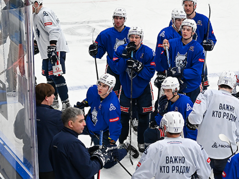 «Нефтехимик» провёл открытую тренировку перед отъездом в Омск