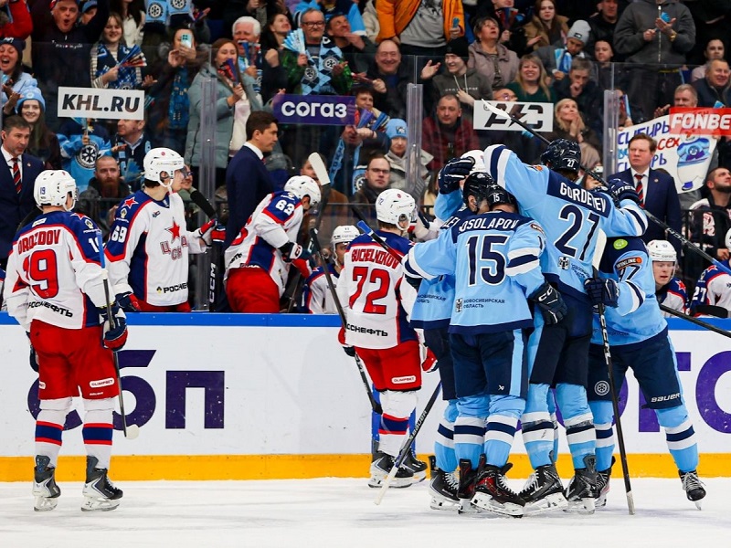 «Магнитка» вышла на «Сибирь», ЦСКА может остаться без преимущества домашнего льда. Обзор российского хоккея