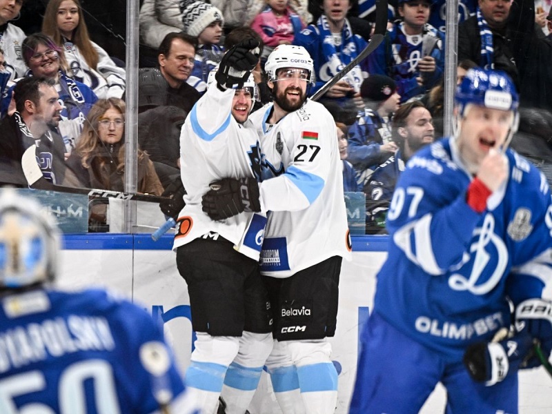 Две команды в шаге от победы в сериях, ветеран лиги сорвался. Итоги дня в КХЛ