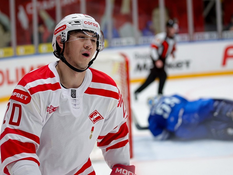 Буллит-шедевр выиграл для «Динамо» дерби, «Автомобилист» потерял вратаря. Итоги дня в КХЛ