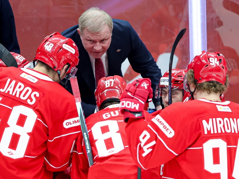 Топ-10 событий КХЛ: тройная симуляция Семёнова, погоня Шарипзянова за Ли, возвращение Жамнова