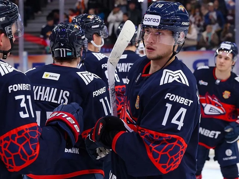 Травма Силантьева — не приговор. «Металлургу» есть кем заменить одного из ведущих игроков