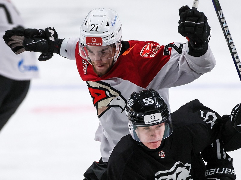 «Омские Ястребы» во второй раз подряд обыграли «Белых Медведей» в Челябинске