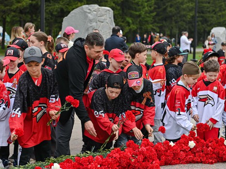 Возложение цветов в Парке Победы