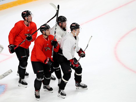 «Белые» vs «красные»: тренировочный матч