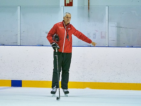 Тренировка "Авангарда" перед первым матчем на сборе