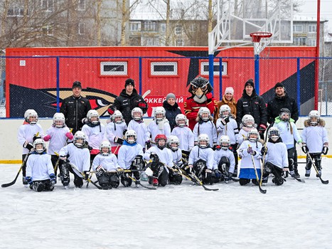 Уроки хоккея проходят в 10 школах Омска