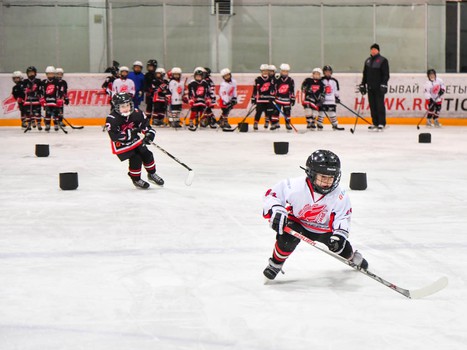 Новогодний праздник в хоккейной школе "Авангард"