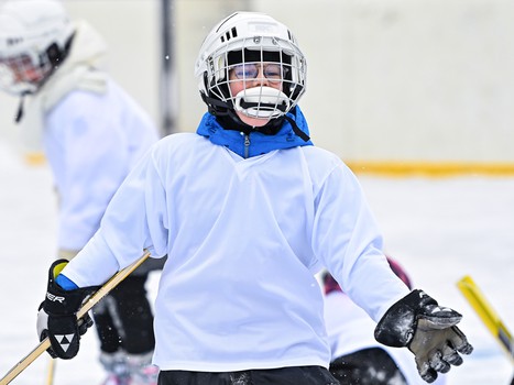 Уроки хоккея проходят в 10 школах Омска