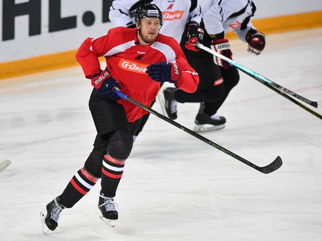 Никита Никитин готовится к первому матчу за "Авангард" после возвращения