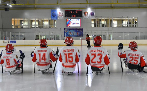 Турнир по следж-хоккею в Омске, день 1