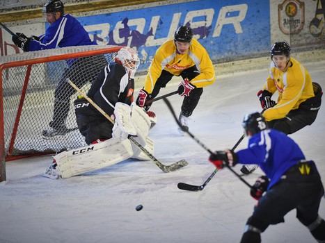 Раскатка "Авангарда" перед товарищеской игрой с "Витязем"