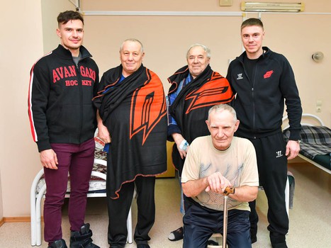 Итоги Усабря: подарки от "Авангарда" пациентам онкологического диспансера