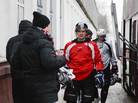 Тренировка "Авангарда" на открытом льду
