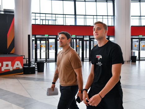 Александр Волков прилетел в Омск