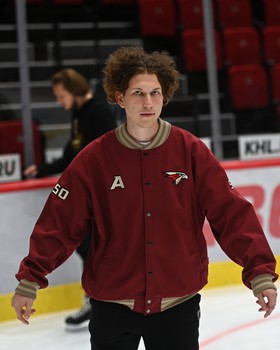 Массовые катания для 75 первых покупателей абонементов на матчи «Авангарда» в сезоне 2025/26 с Михаилом Гуляевым