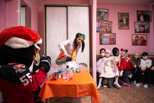 «Авангард» в гостях у болельщиков из гематологического отделения ОДКБ