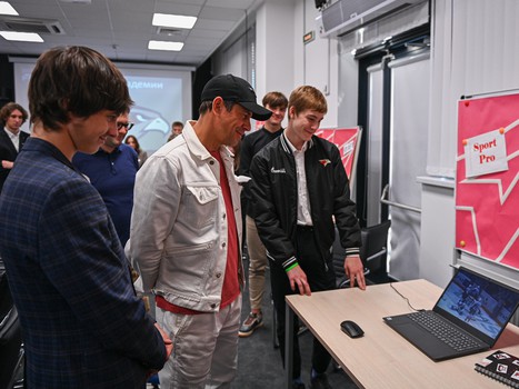 Александр Крылов на G-Drive Арене и в Хоккейной Академии «Авангард»