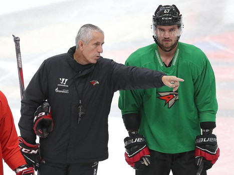 Снова на льду. «Авангард» вернулся к работе